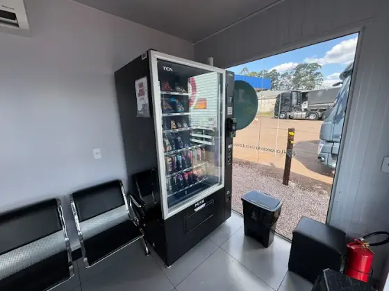 Detalhe do ambiente da lavanderia de autoatendimento